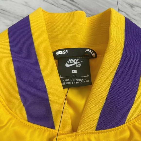 VINTAGE LOS ANGELES LAKERS   Men's Satin Yellow Sarter NBA Jacket Siza L - Picture 2 of 7